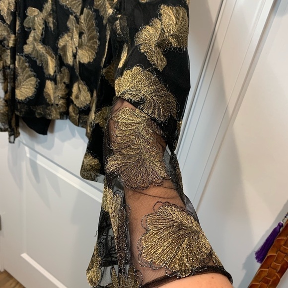 Embroidered Bell-Sleeved Blazer - Picture 7 of 8